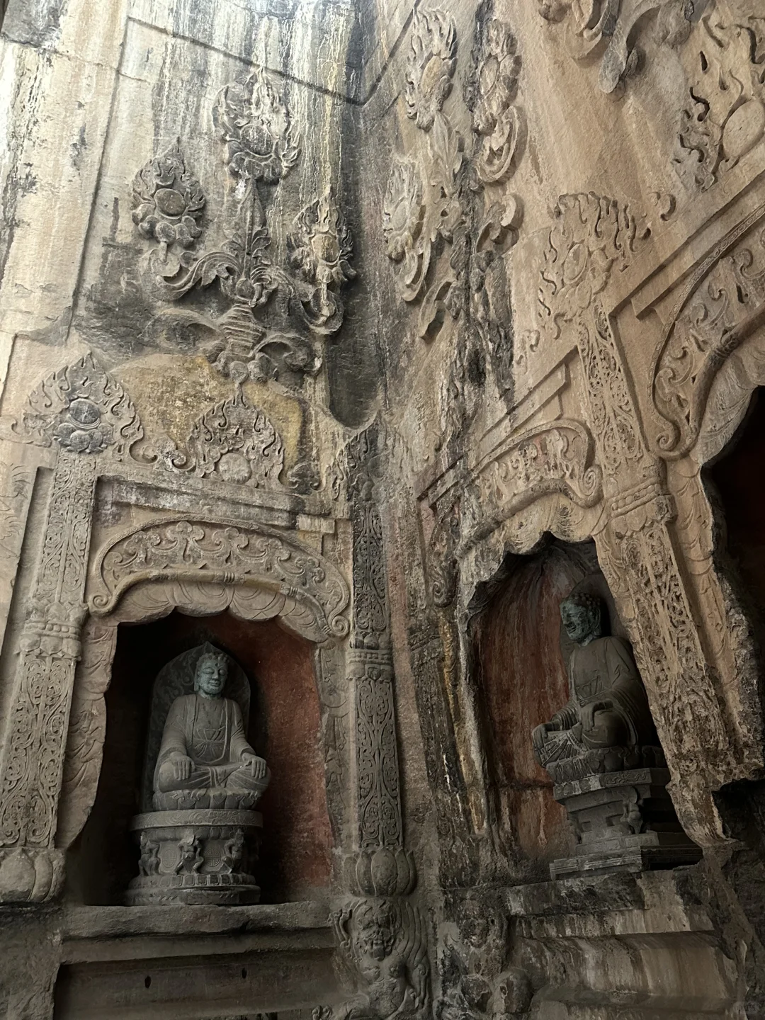 响堂山北窟随影