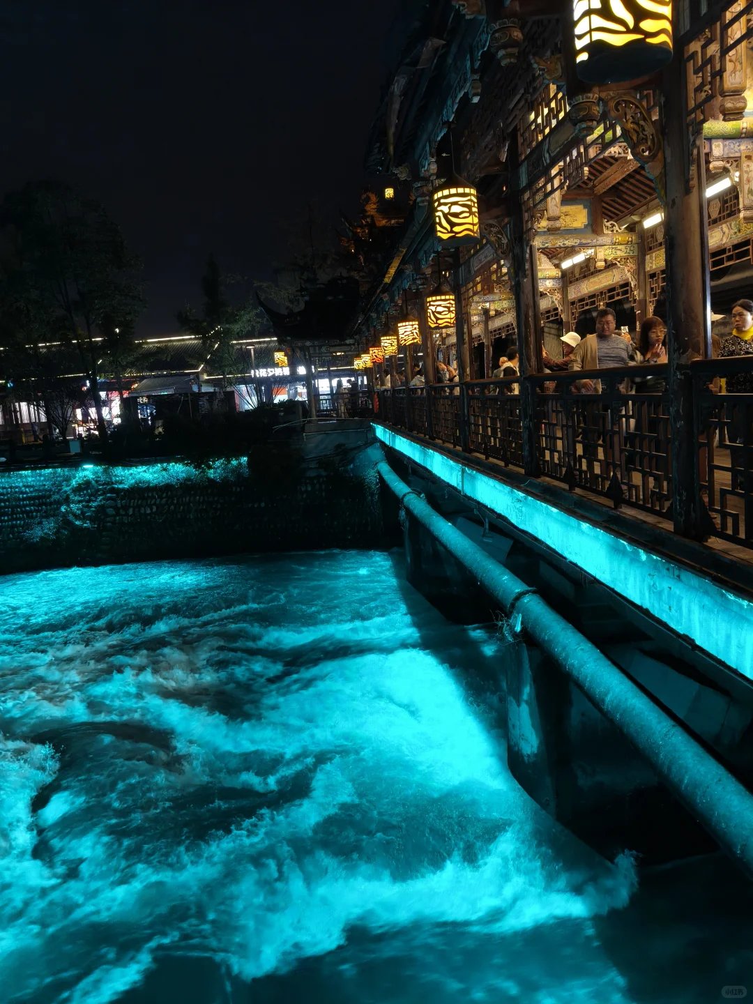 都江堰“蓝眼泪”