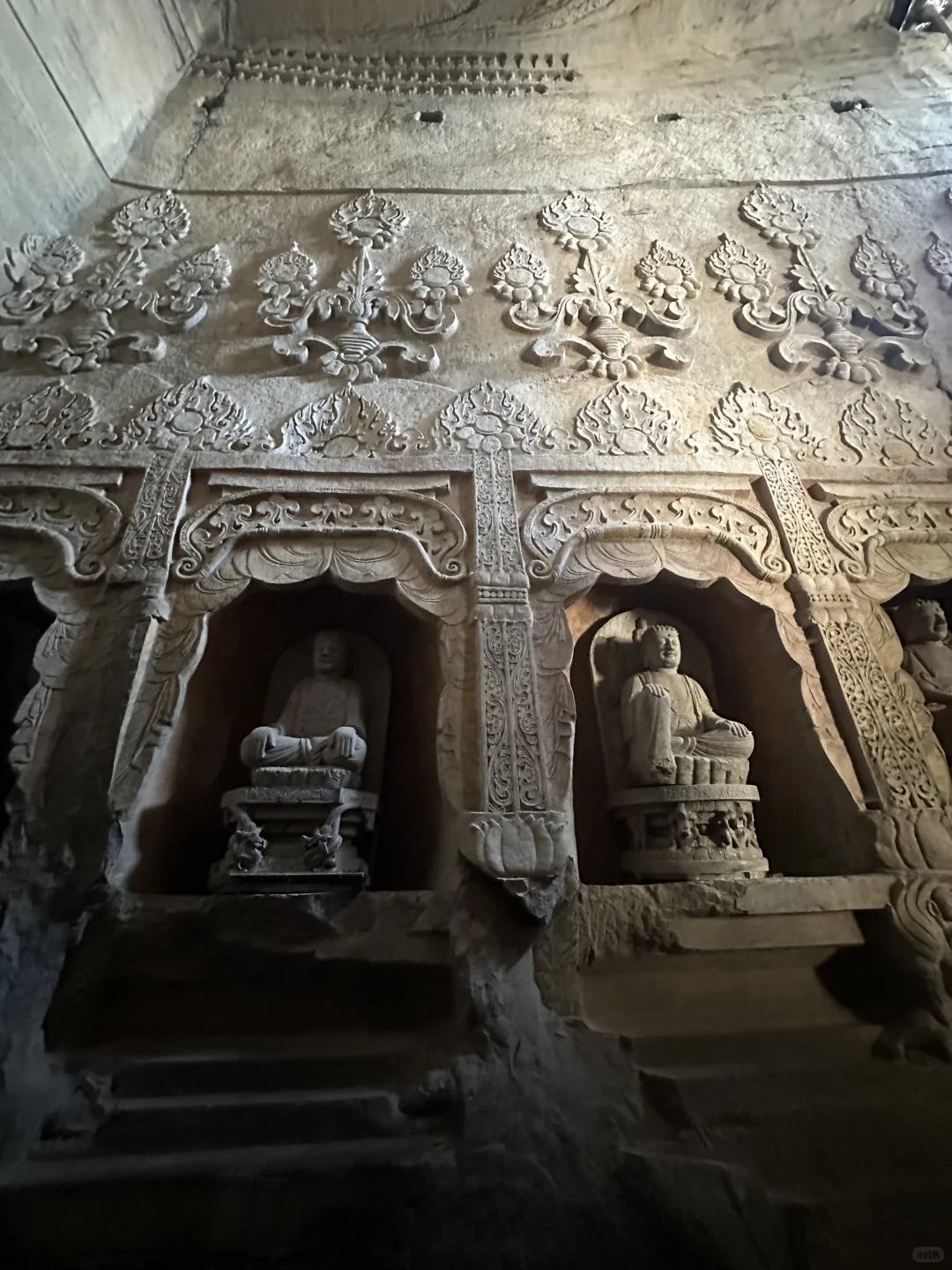 响堂山北窟随影