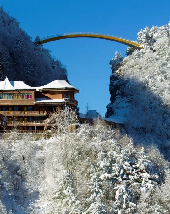 天燕景区丨闯入2400米高空冰雪秘境野人传说