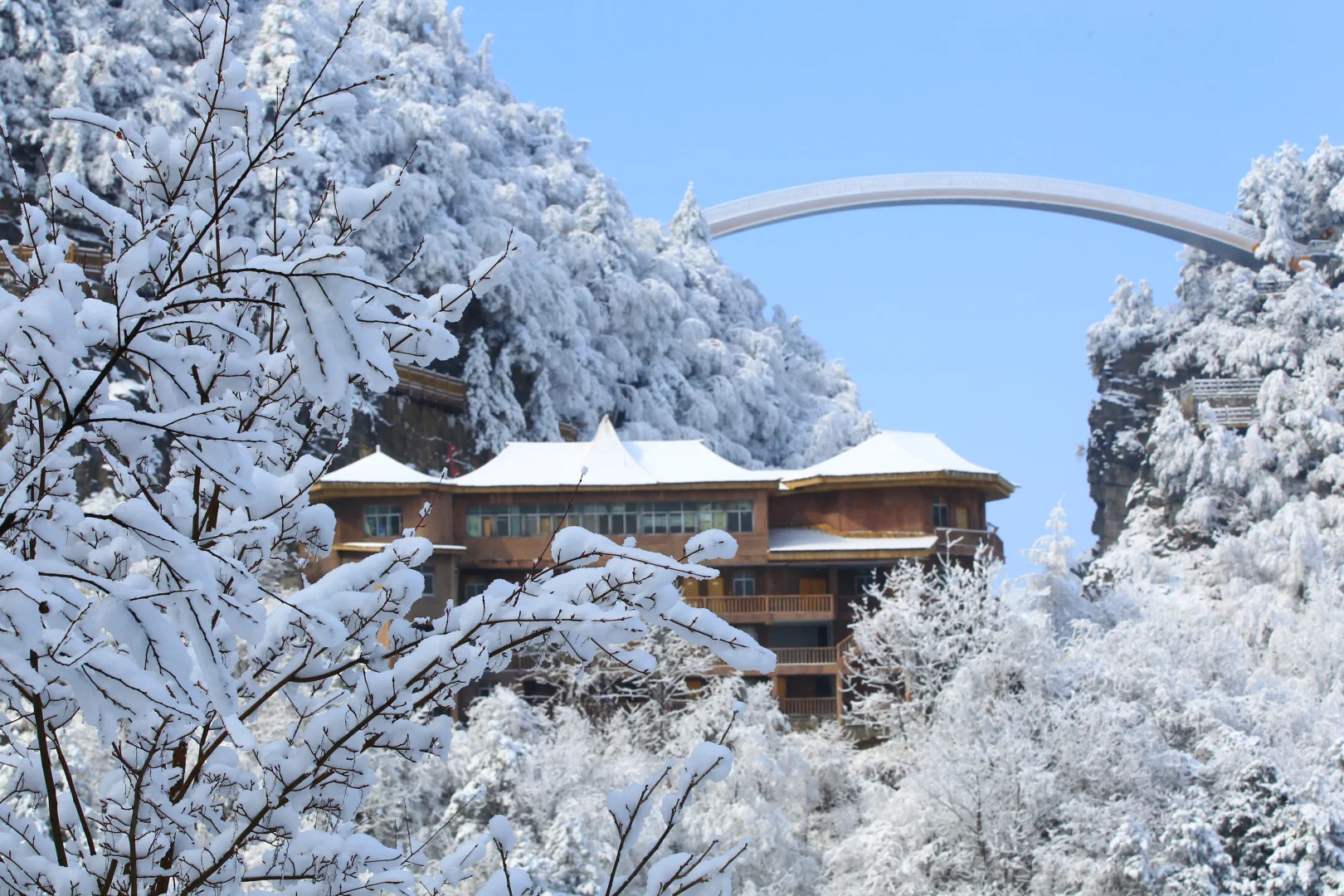 天燕景区丨闯入2400米高空冰雪秘境野人传说