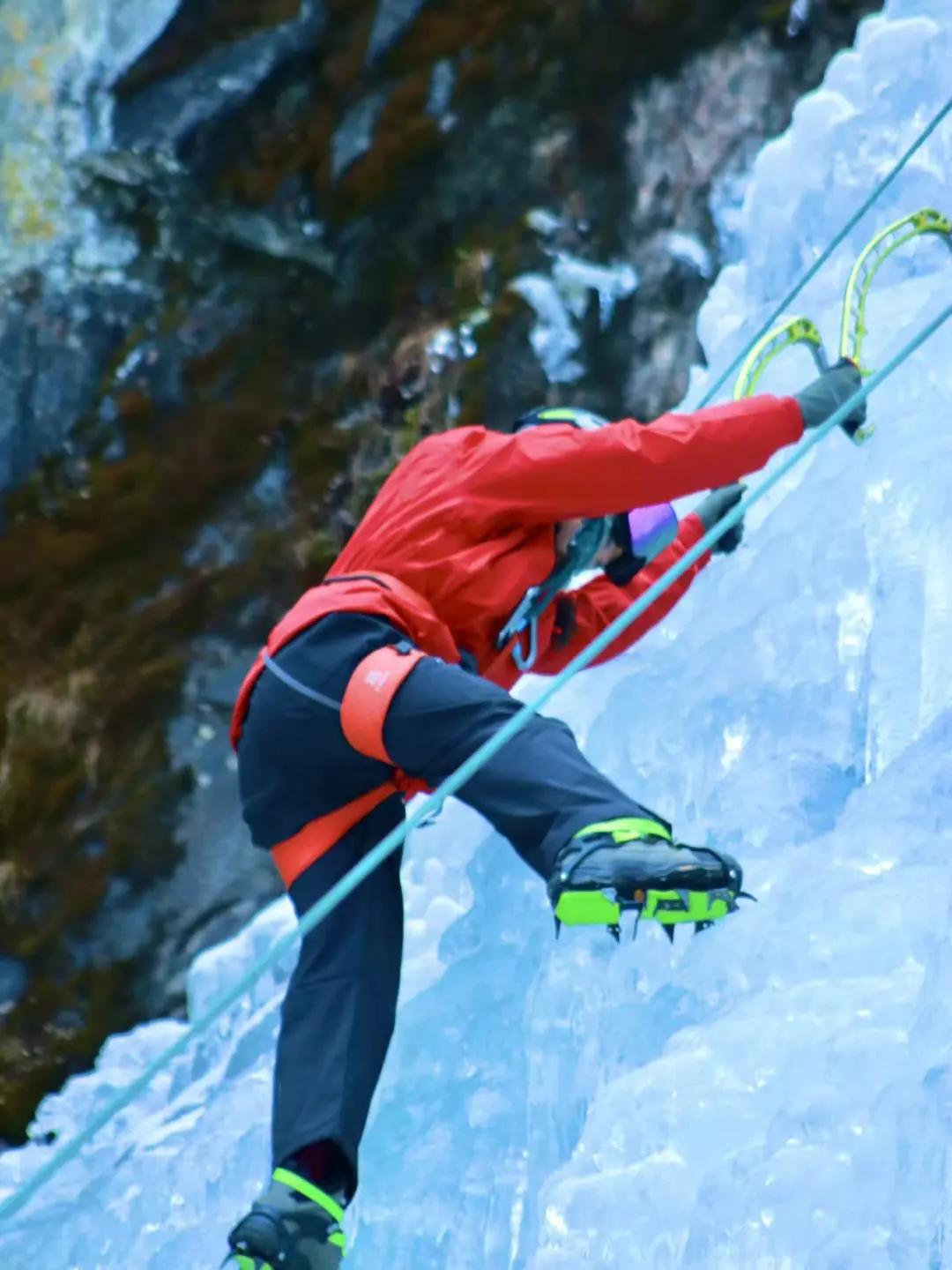 冬天不爬雪山就来攀冰！1天就够，新手狂喜