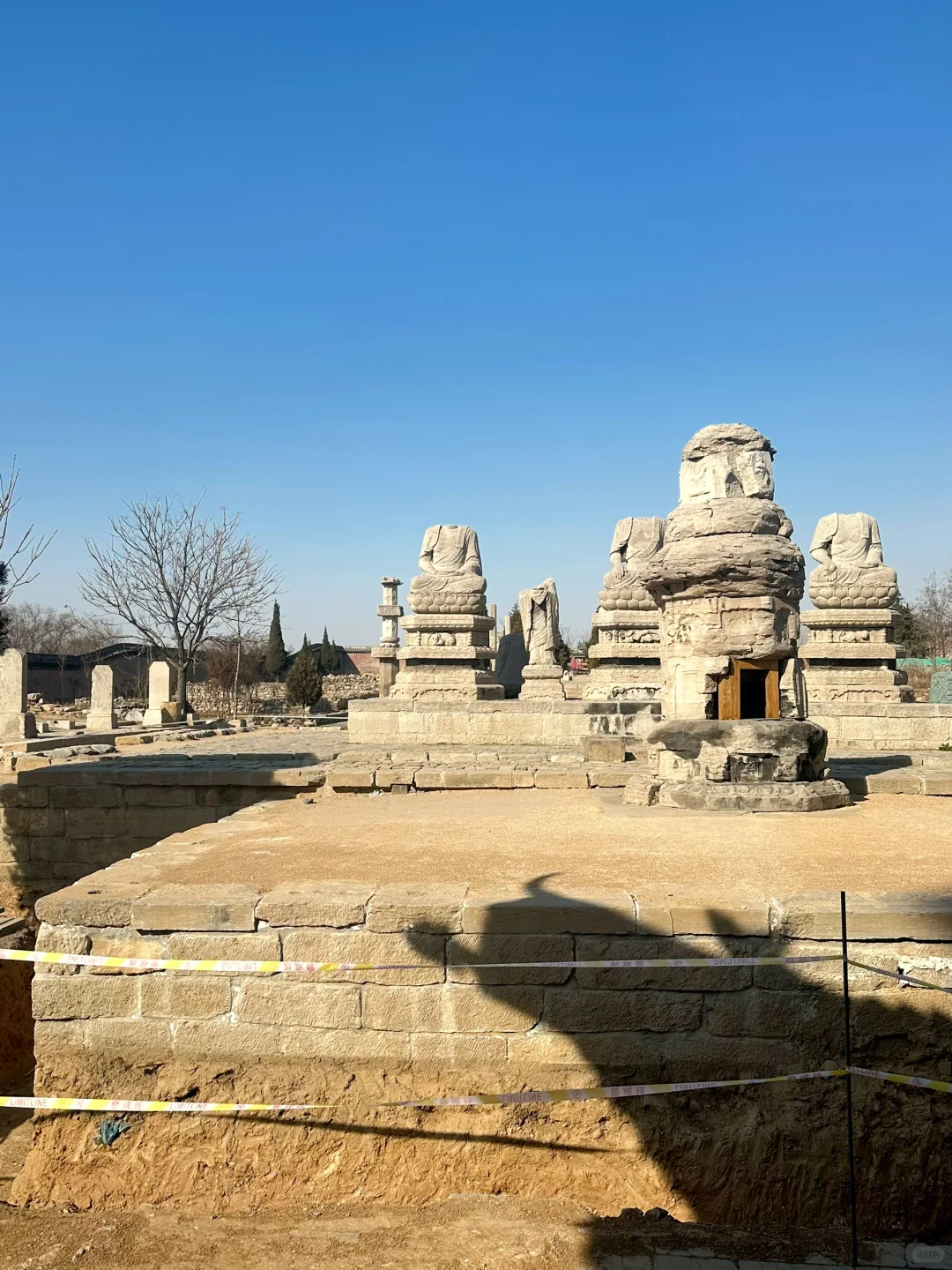 响堂山北窟随影