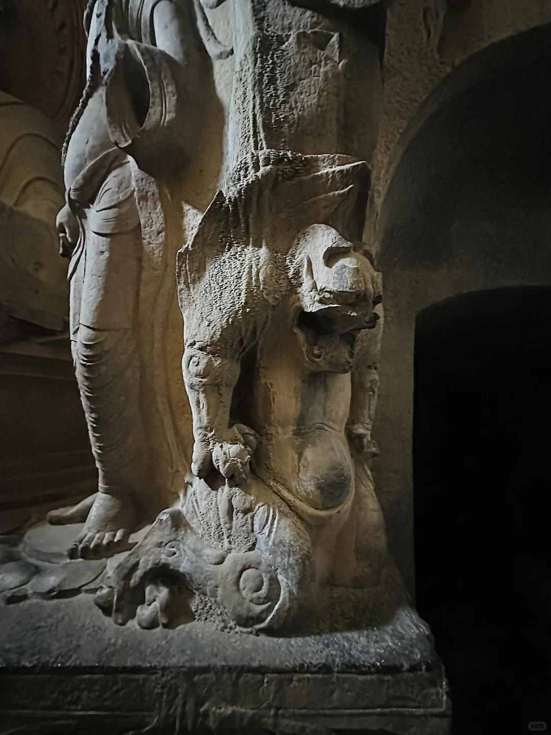 响堂山北窟随影