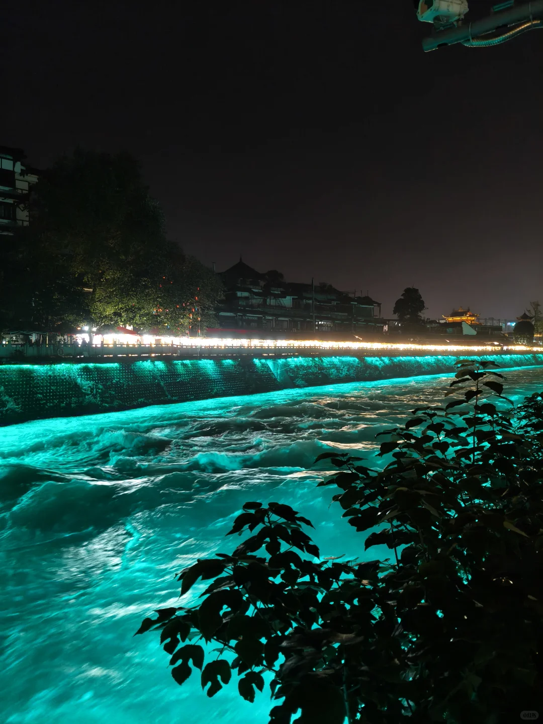 都江堰“蓝眼泪”