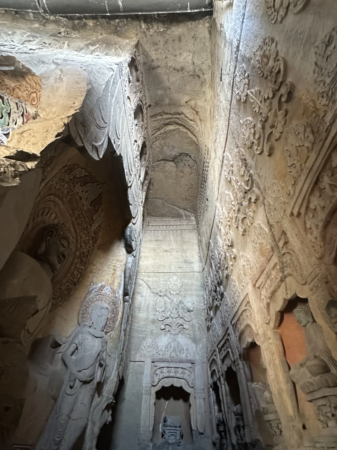 响堂山北窟随影