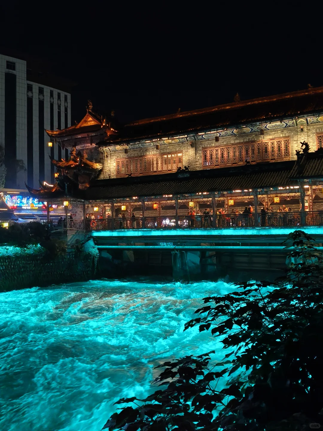 都江堰“蓝眼泪”