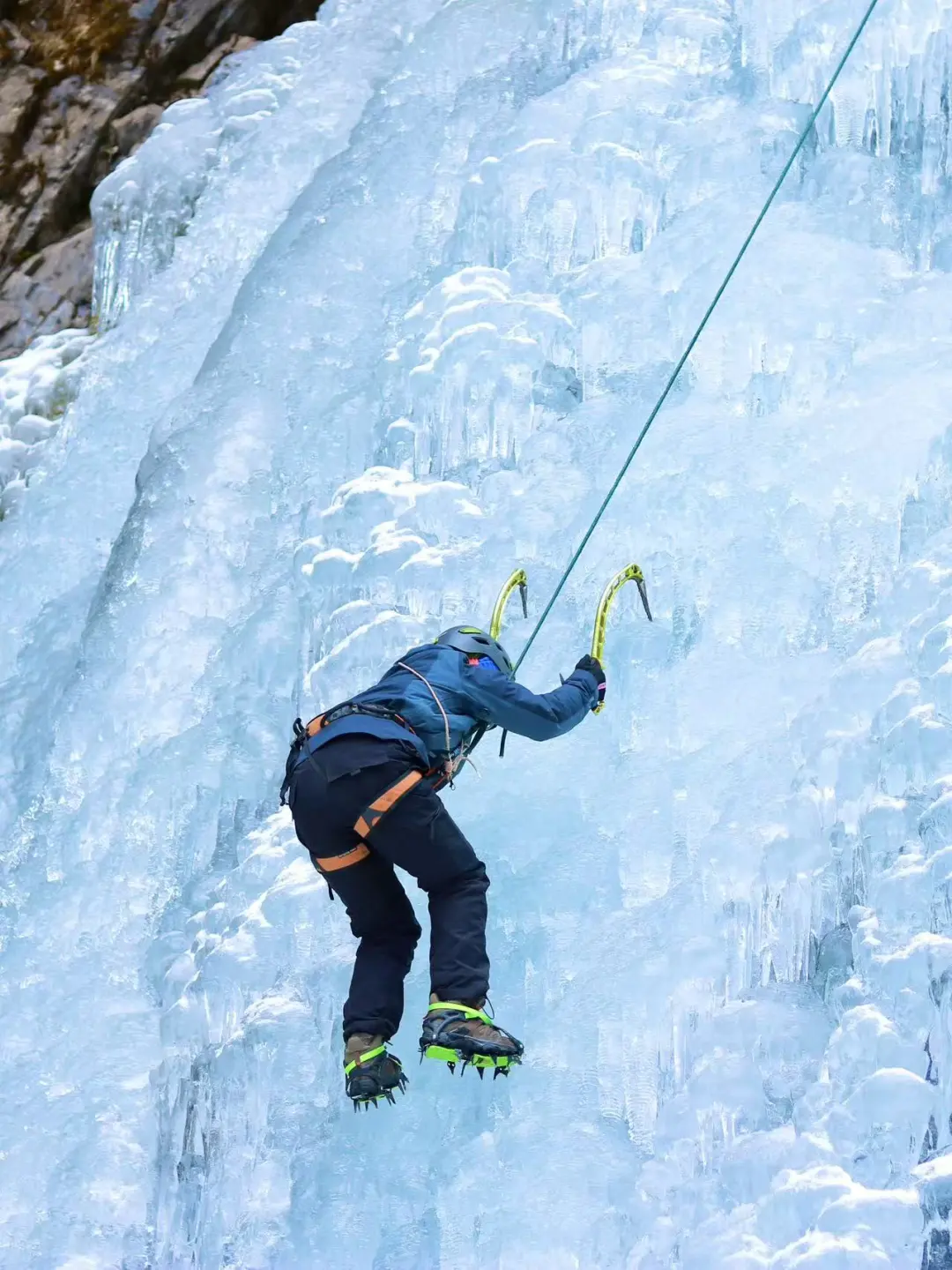 冬天不爬雪山就来攀冰！1天就够，新手狂喜