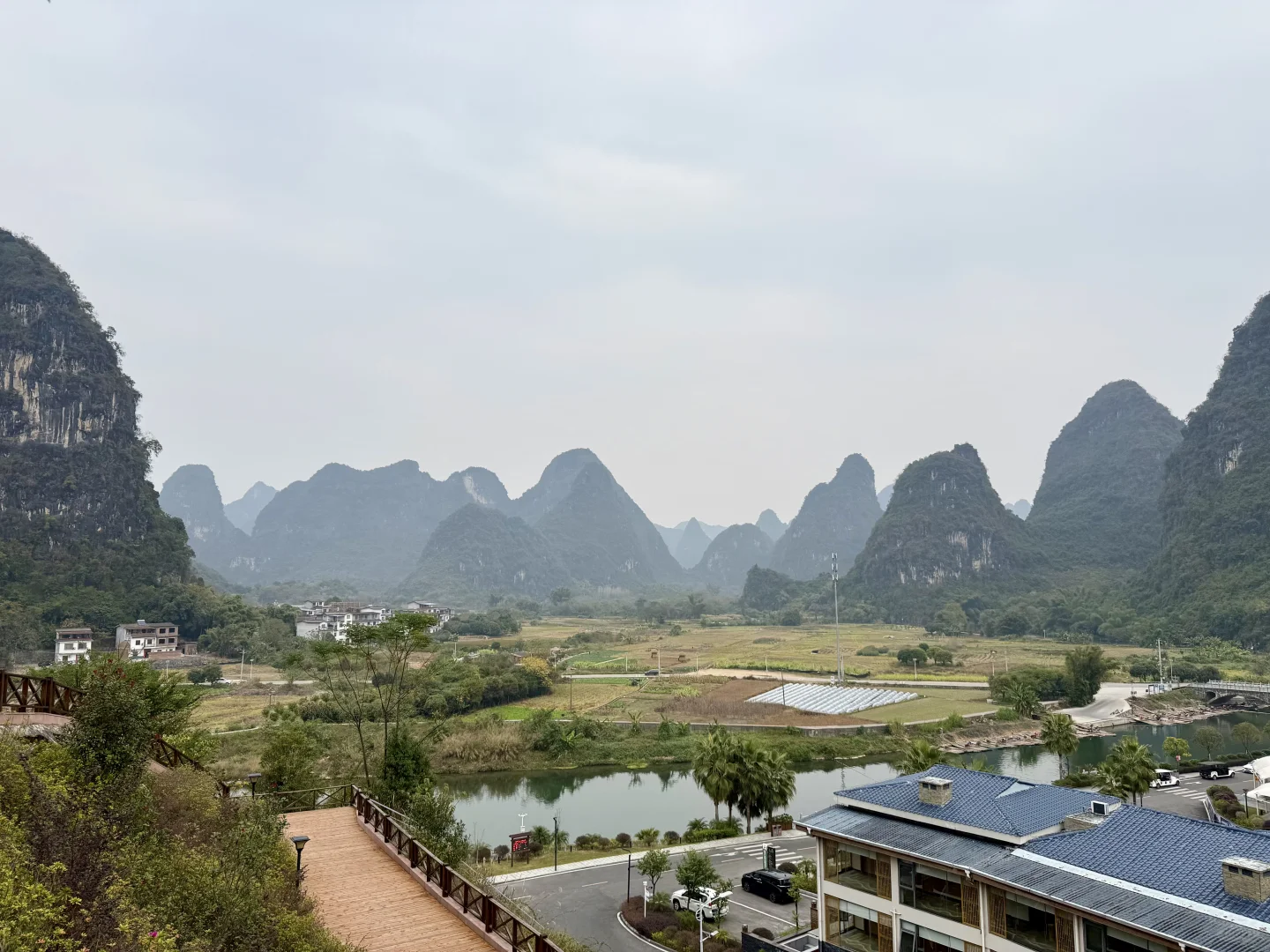 船在林中走，人在画里游