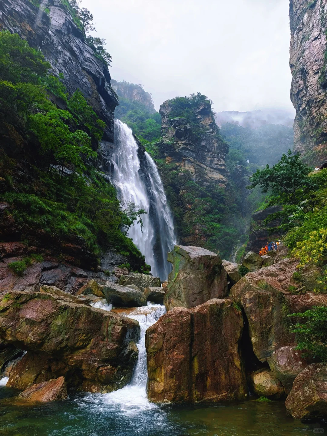 只缘身在此山中