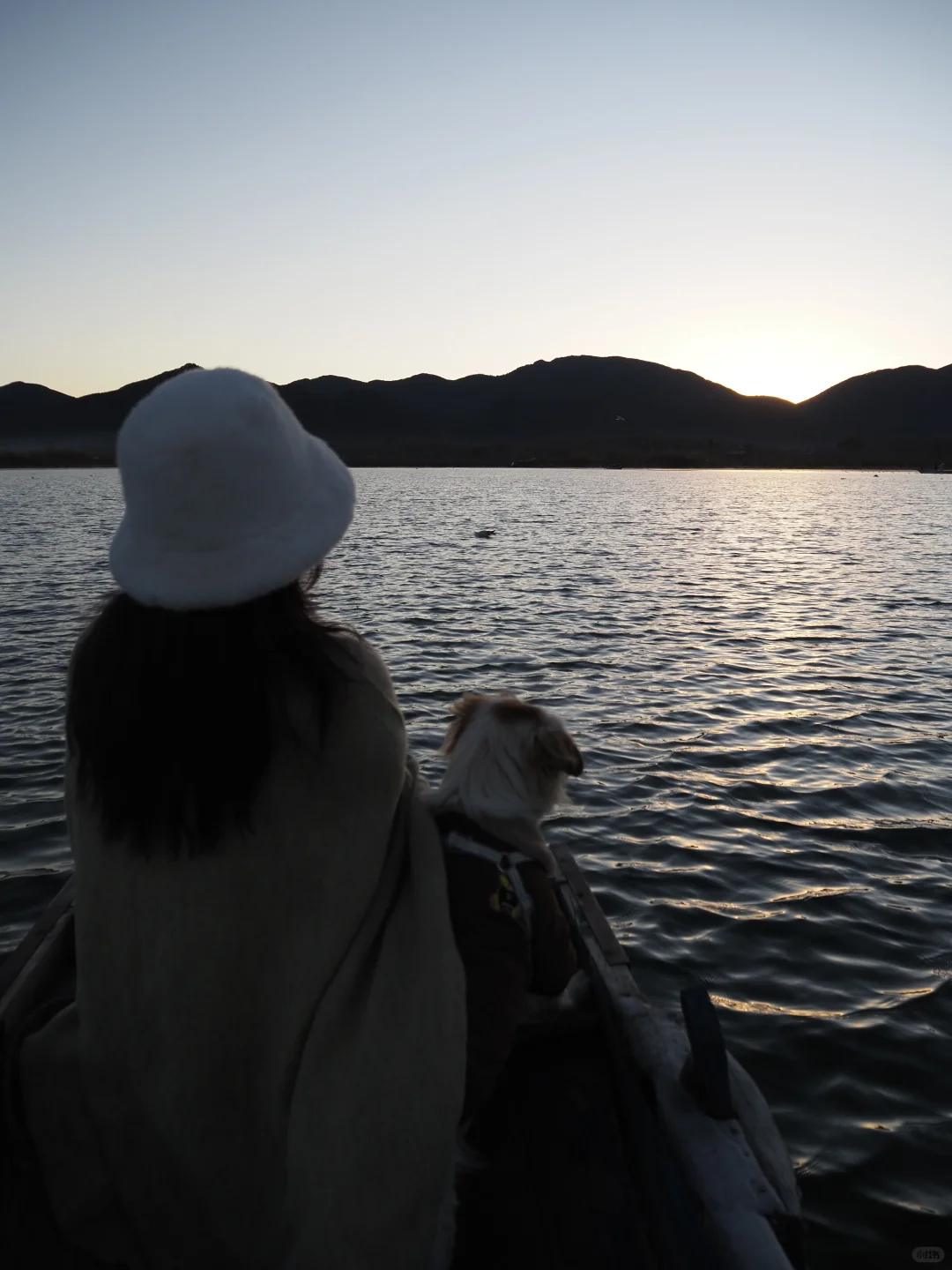 泸沽湖｜看晨雾🌁我拍了湖光映水色