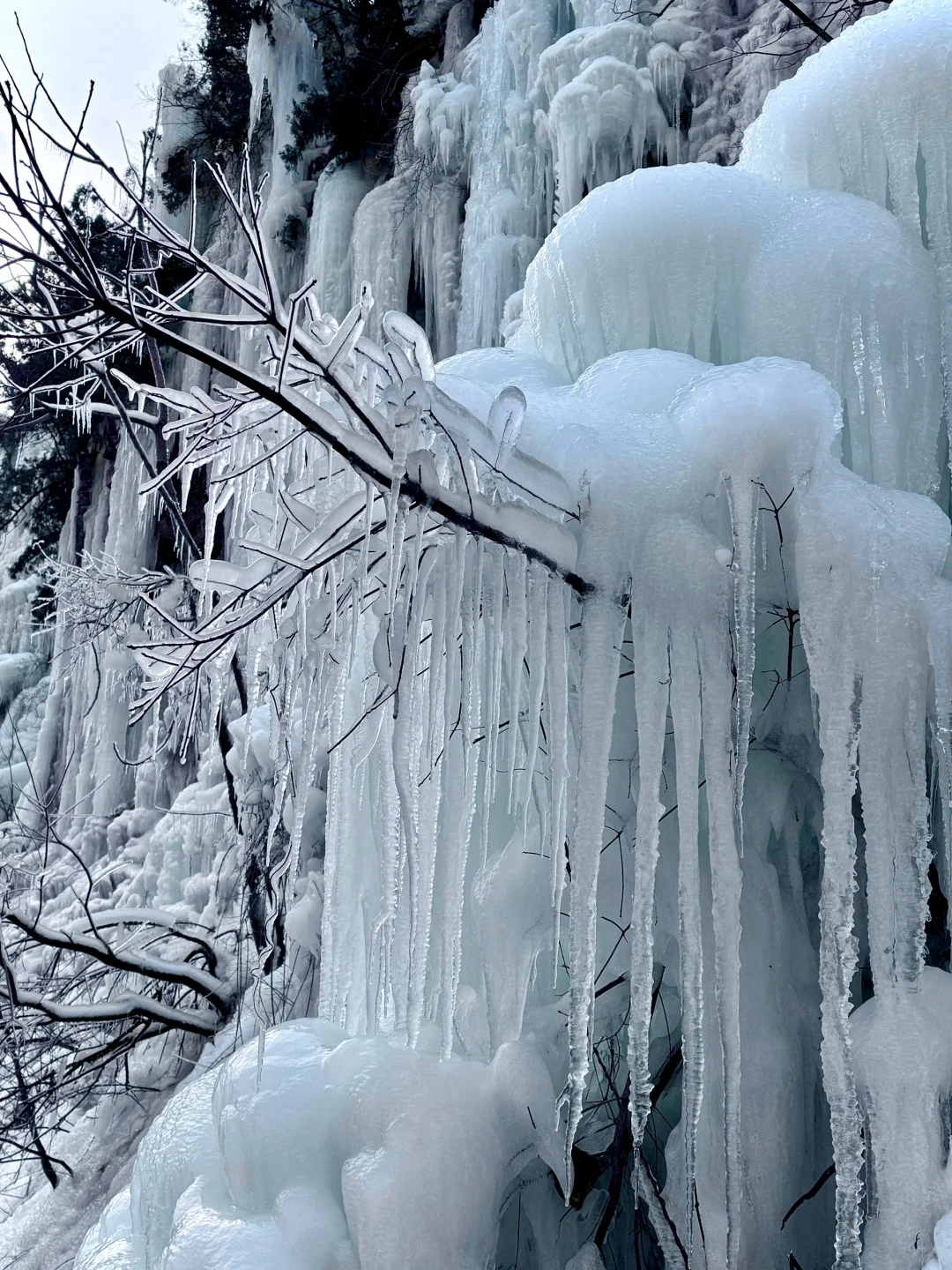 不是冰岛，是济南莱芜红崖村冰瀑布💙🩵🤍❄️