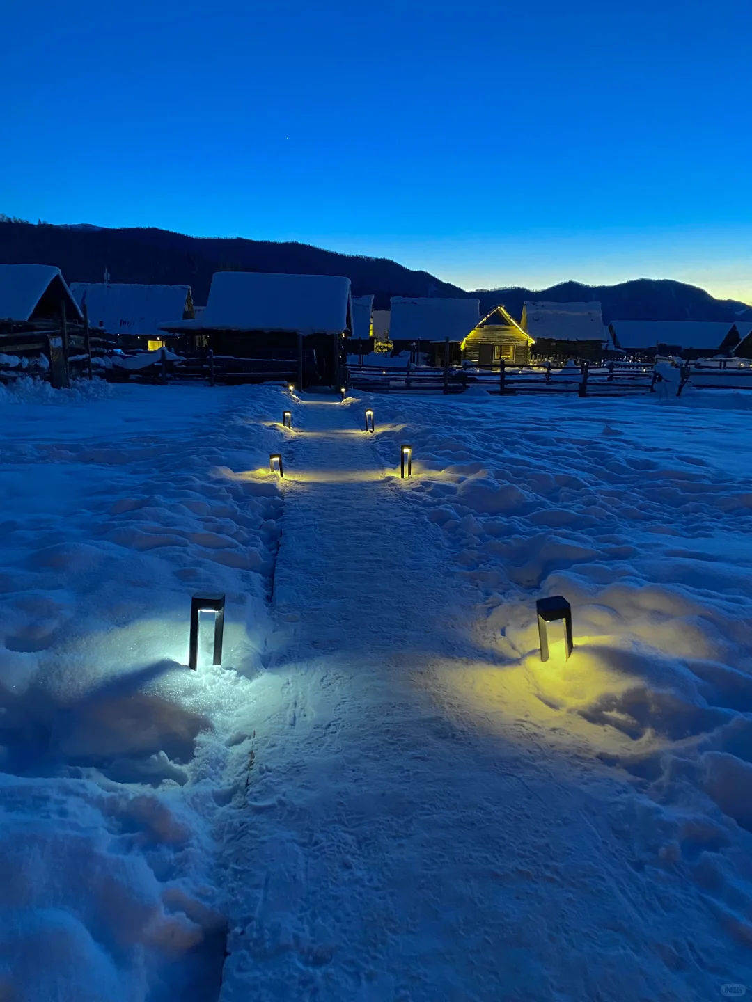 用live图打开蓝调时刻的阿勒泰