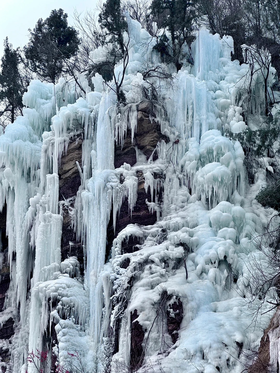 不是冰岛，是济南莱芜红崖村冰瀑布💙🩵🤍❄️