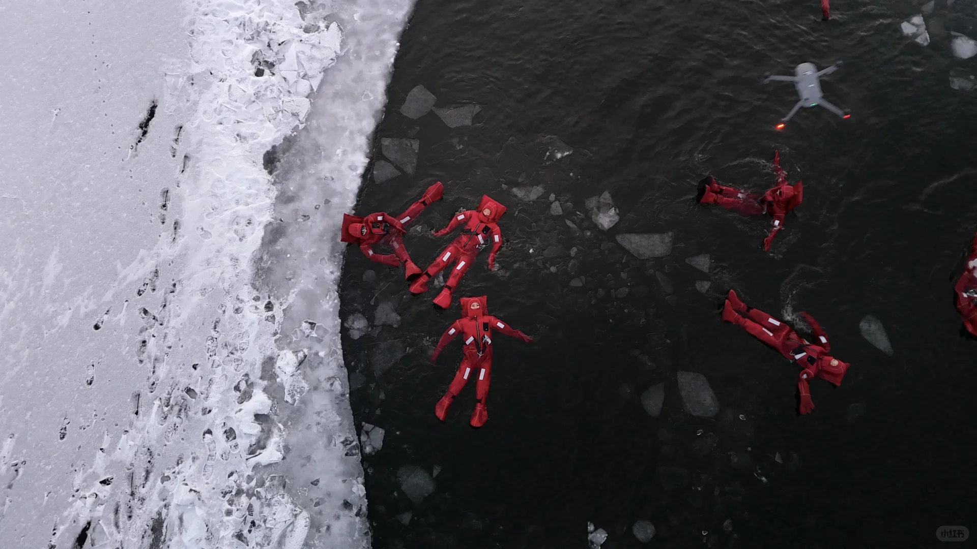 阿勒泰的浮冰玩过了
