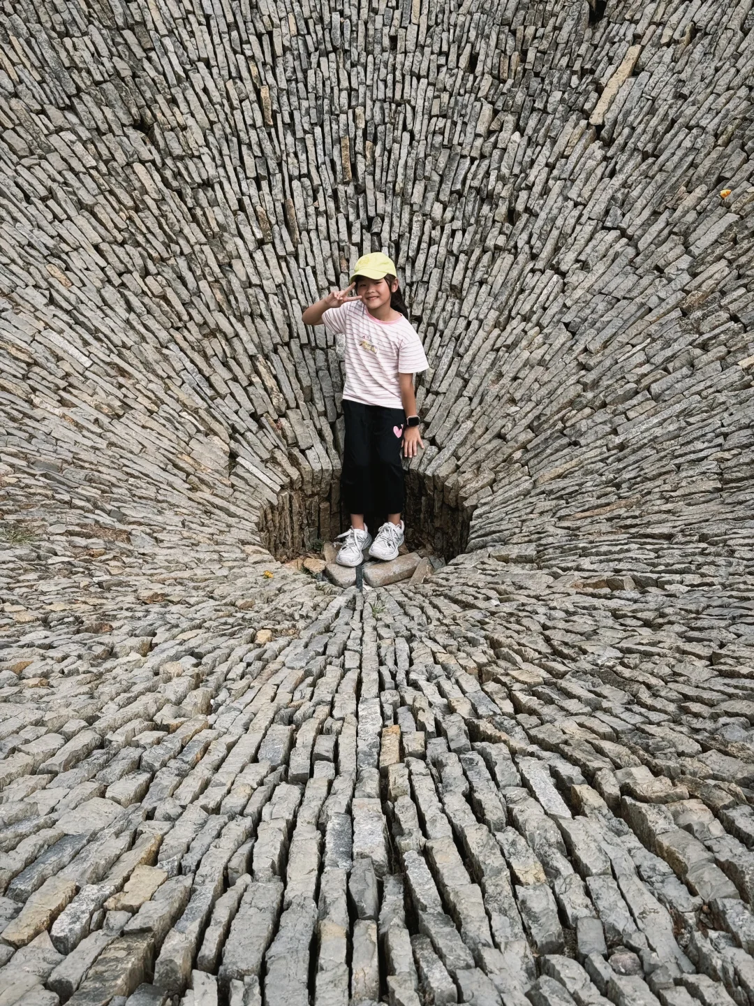 谁懂啊?!在贵州掉进了“天坑”😱