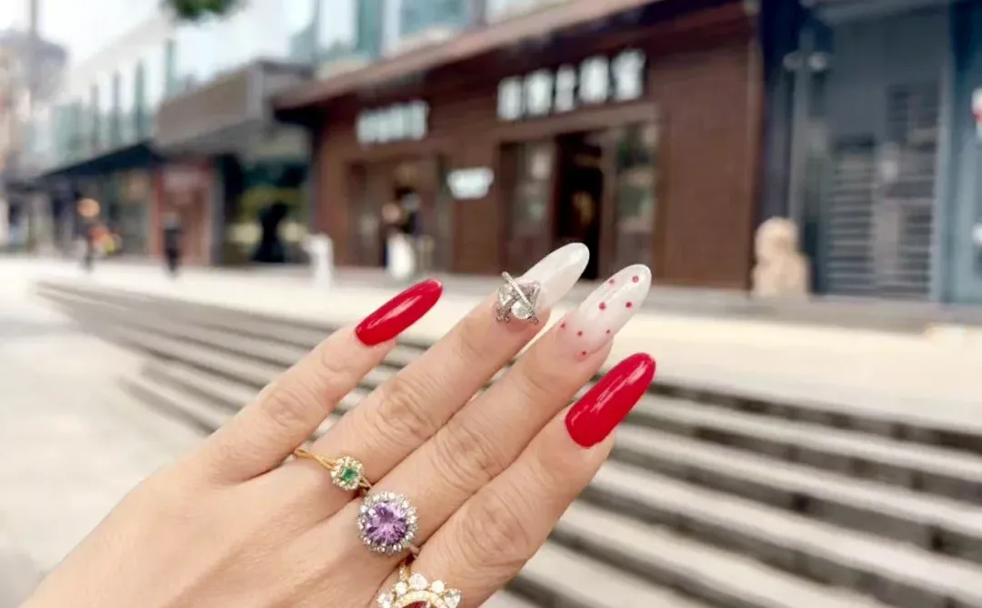 来湖北怎么能不来地大珠宝呢