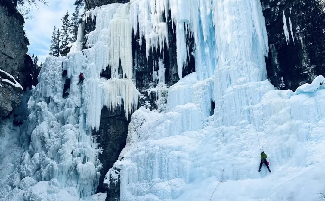 班夫攀冰全攻略班夫旅游攻略班夫包车游攻略