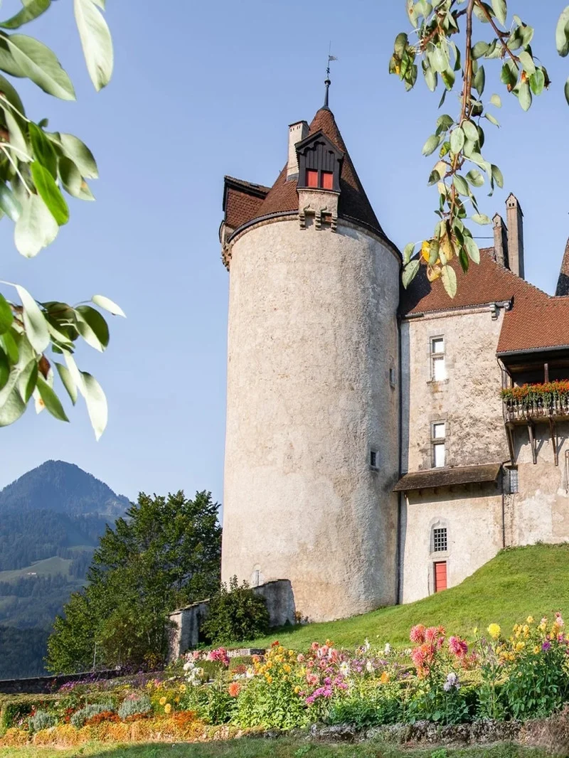 🧀洛桑格吕耶尔的童话小镇吃遍奶酪香