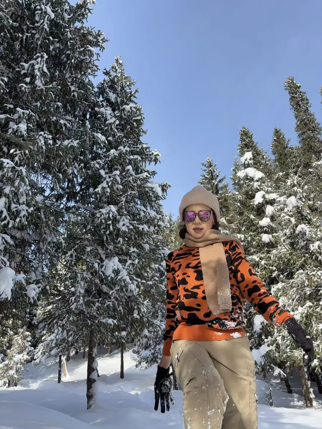 57岁背包游/在新疆玩雪玩过瘾了