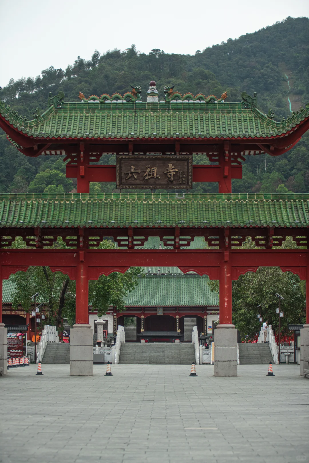 在肇庆发现一座极其宏伟的佛寺｜四会六祖寺
