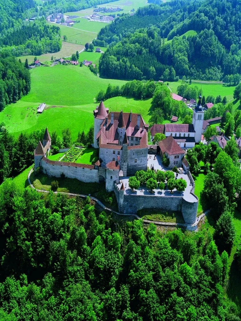 🧀洛桑格吕耶尔的童话小镇吃遍奶酪香