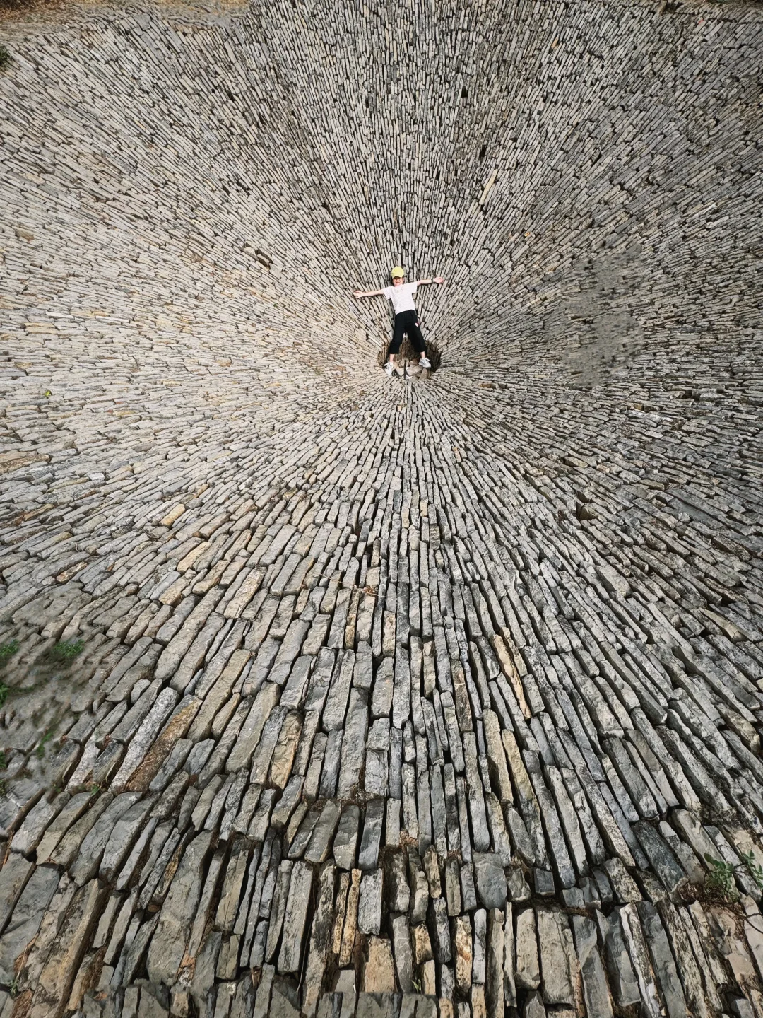 谁懂啊?!在贵州掉进了“天坑”😱