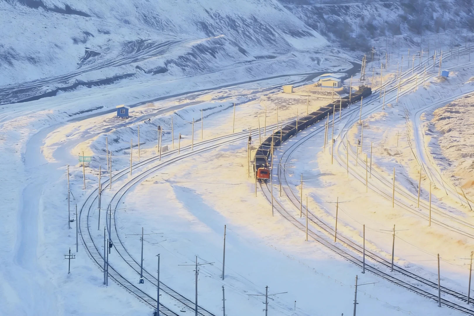 抚顺西露天煤矿、全球独有雪景景色。
