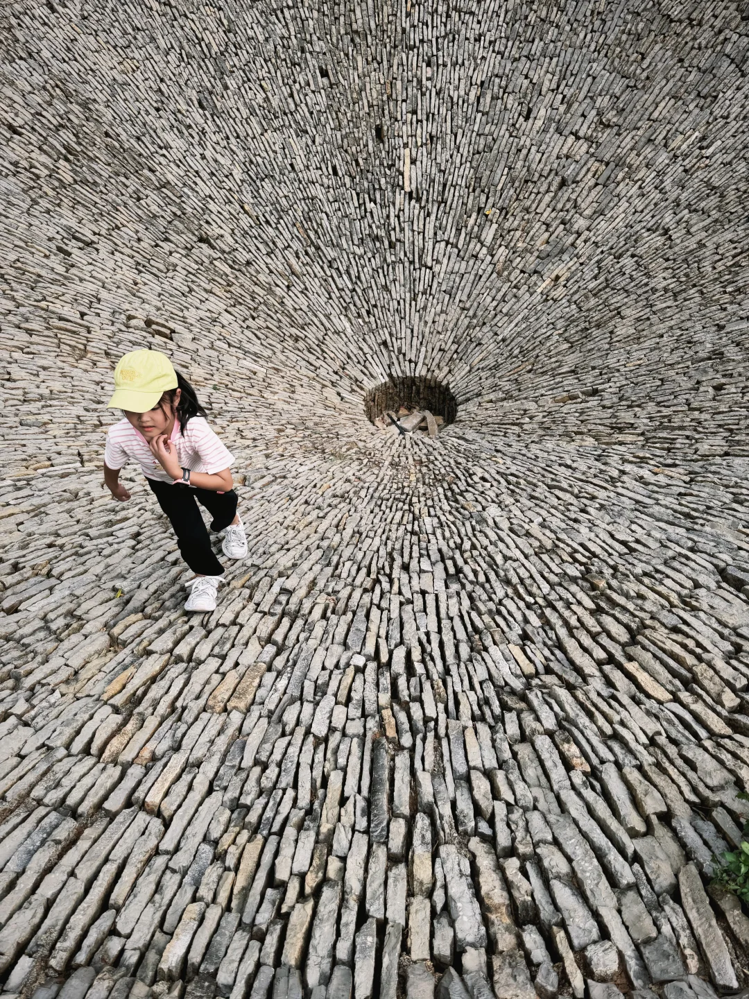 谁懂啊?!在贵州掉进了“天坑”😱