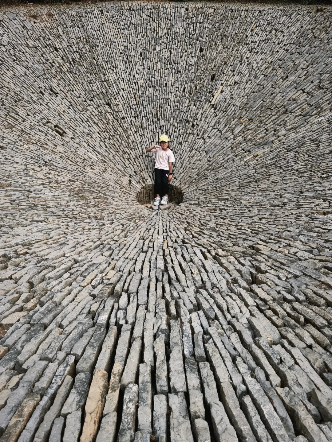 谁懂啊?!在贵州掉进了“天坑”😱