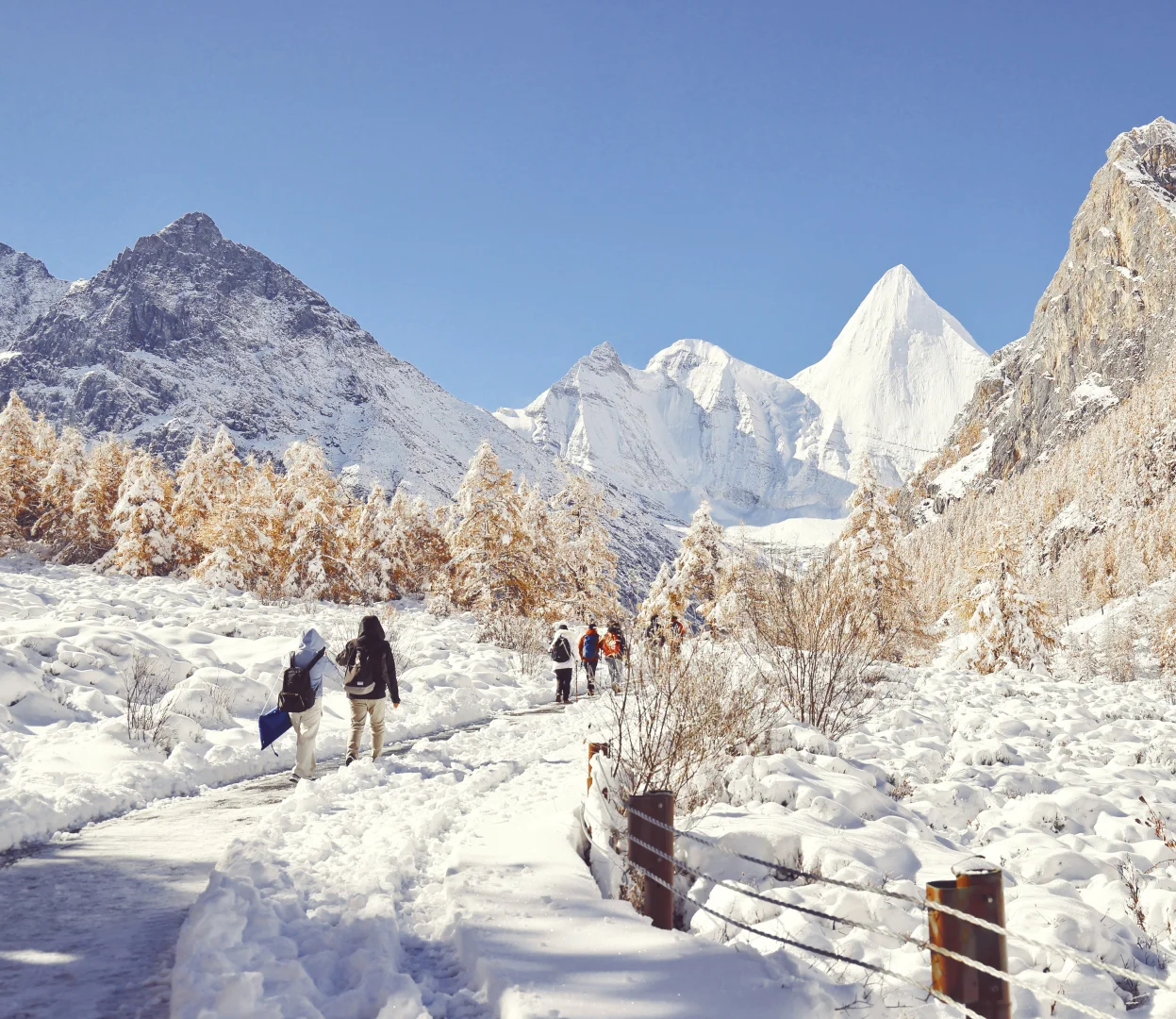 在稻城亚丁，看到了中国最壮丽的秋天和冬天
