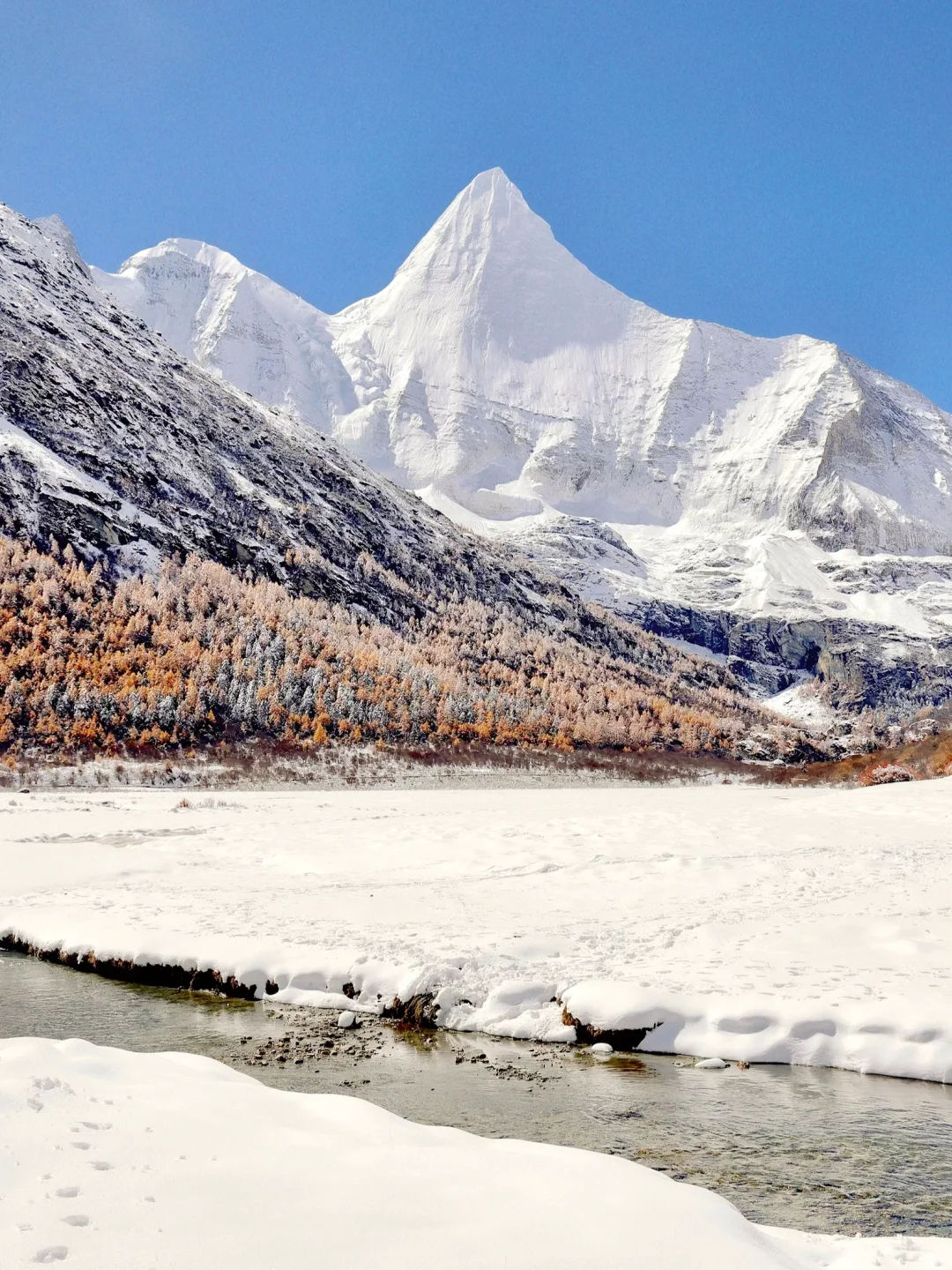 在稻城亚丁，看到了中国最壮丽的秋天和冬天