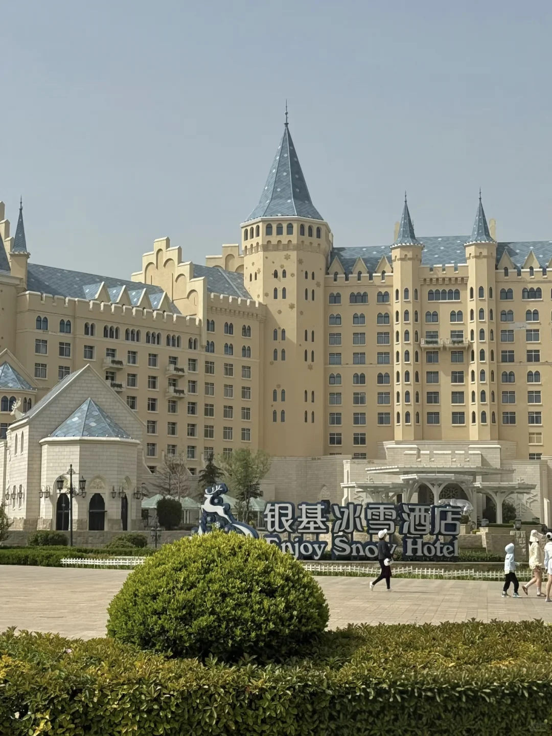 银基动物王国会惩罚每一个背包的人……