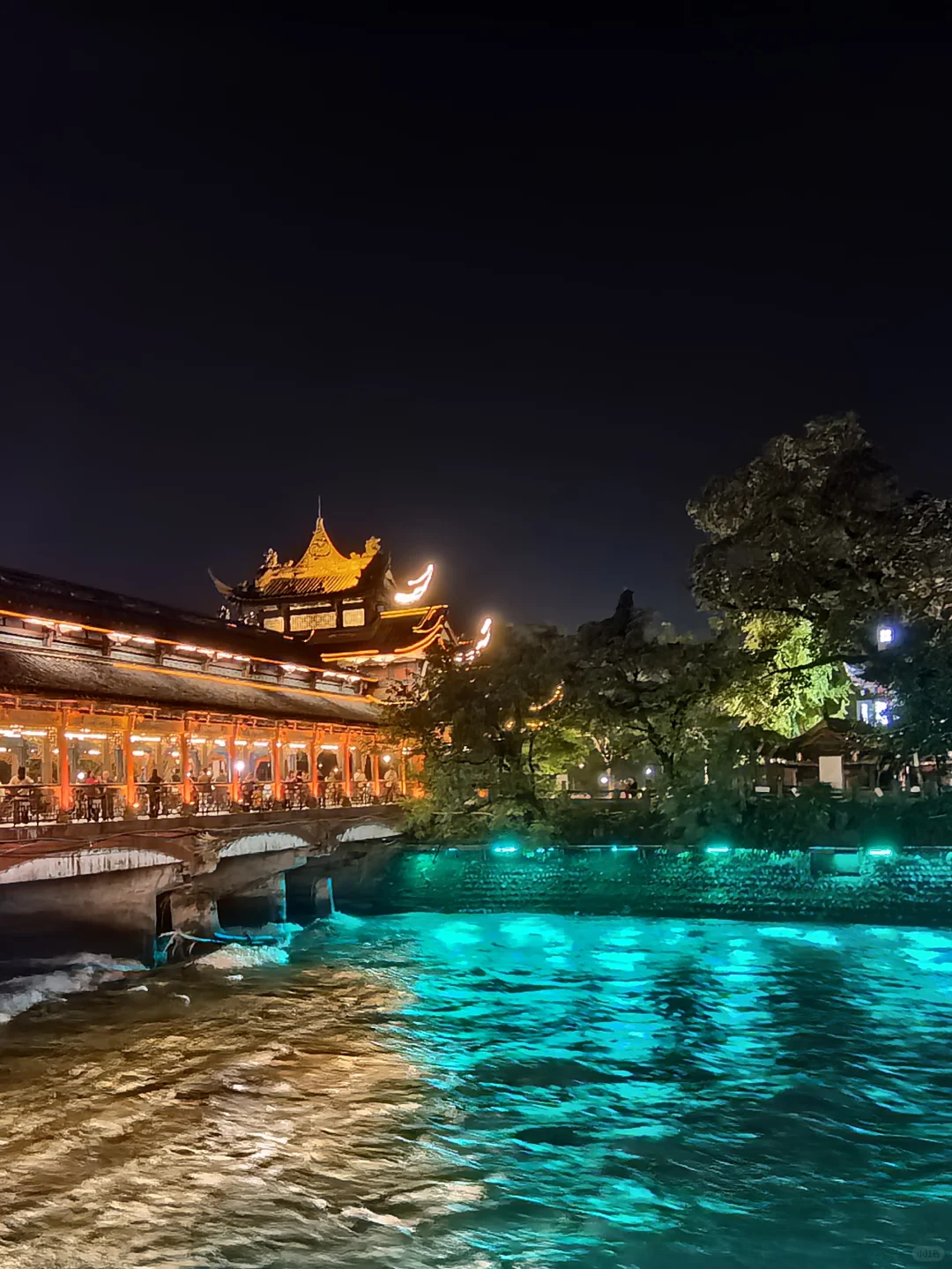 都江堰必打卡!南桥:震后重生的“蓝眼泪”