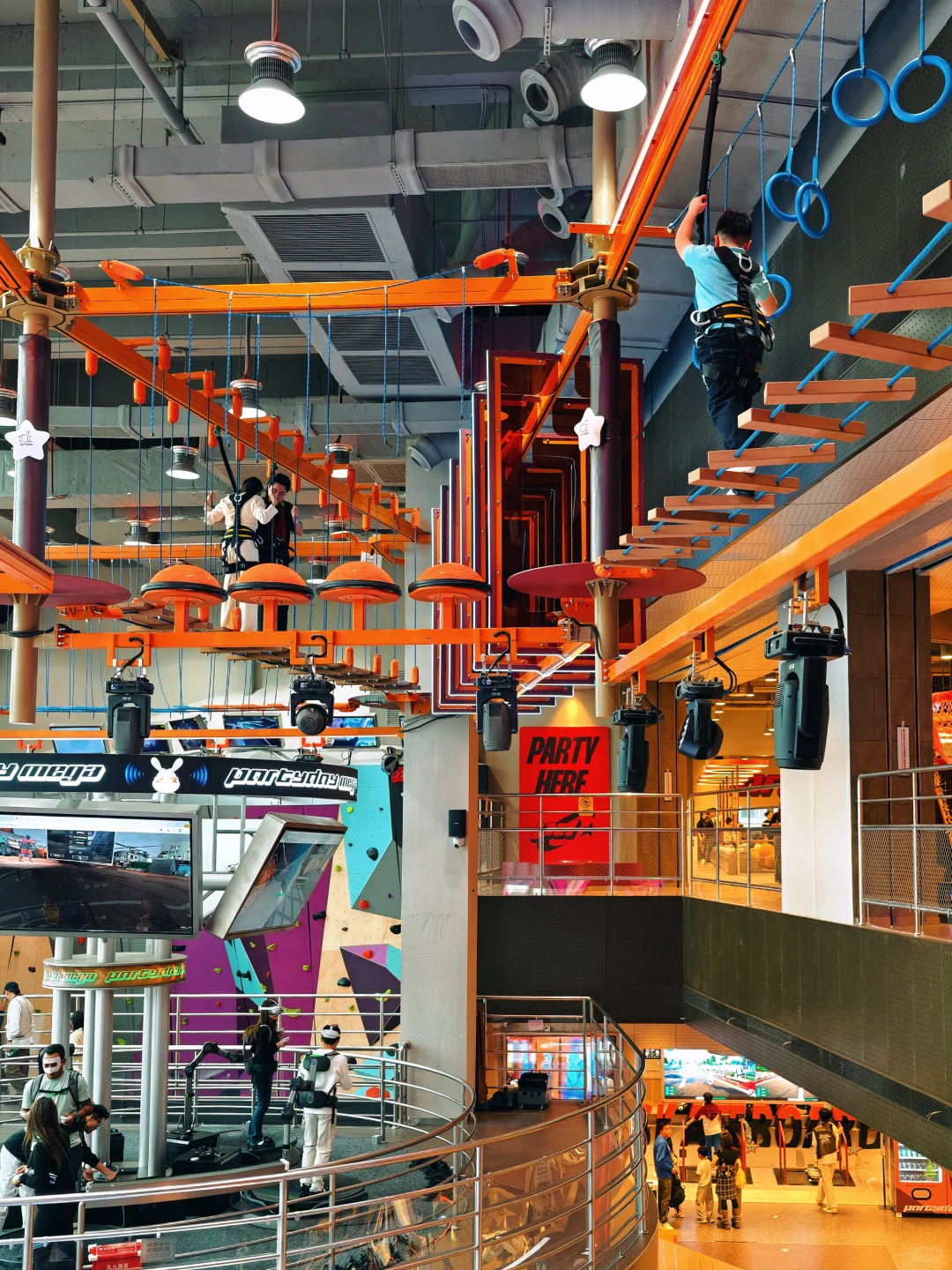 深圳圣诞太超前了❗️机械废土风乐园玩不停🤖