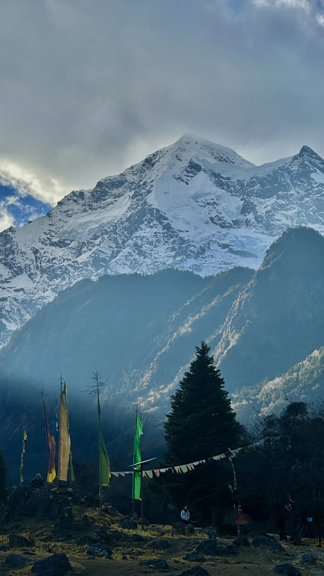天堂在左👈……雨崩在右👉
