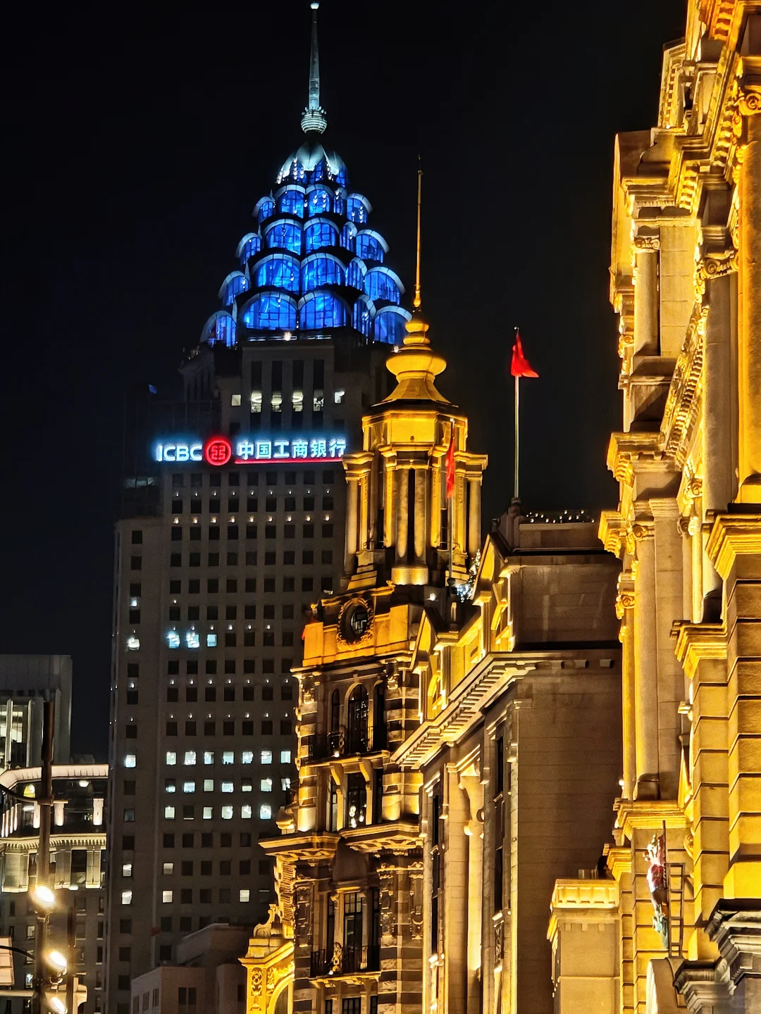 没有人能拒绝亮灯后的外滩和南京东路✨✨
