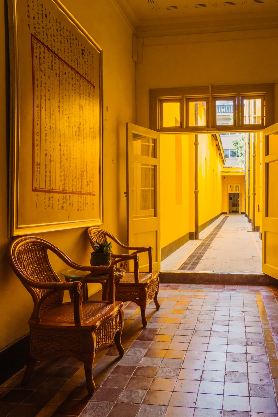 谁还没发现这座藏在市中心的民国黄楼啊