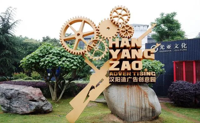 大量新加坡游客涌入湖北武汉,打着旅游幌子不逛黄鹤楼不吃热干面,为什么