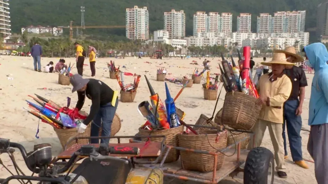 跨年夜后,海陵岛景区快速恢复洁净沙滩