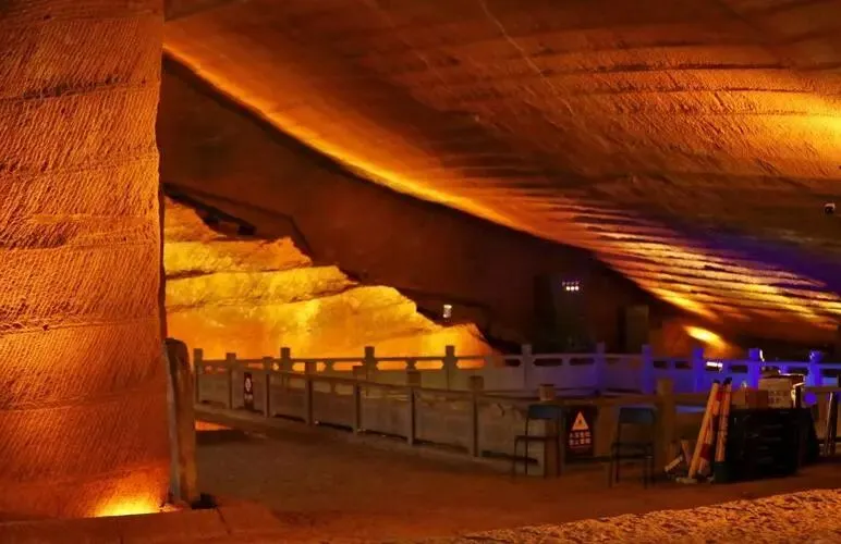 大量日本游客涌入浙江龙游,打着旅游幌子不逛龙游石窟不吃发糕,为什么