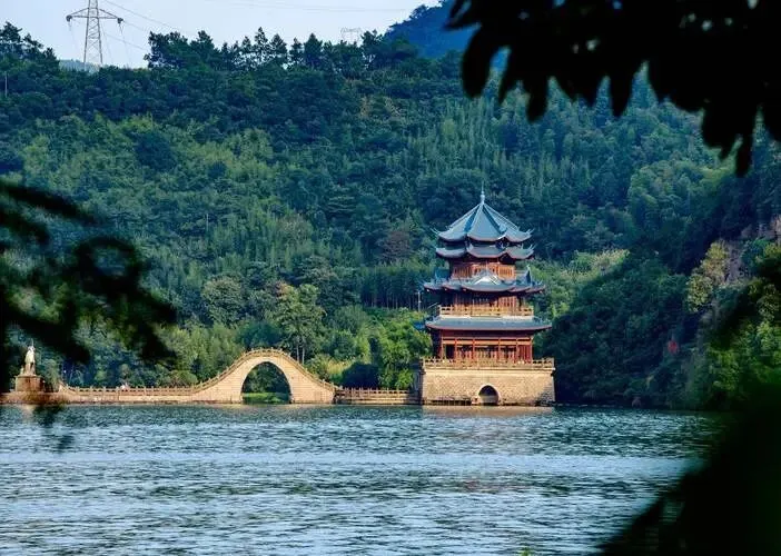 大量日本游客涌入浙江桐庐,打着旅游幌子不逛富春江不吃桐庐米粿,为什么