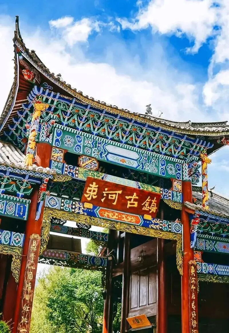 元旦期间,大量日本游客涌入丽江,打着旅游幌子不逛丽江古城不吃腊排骨,为什么?