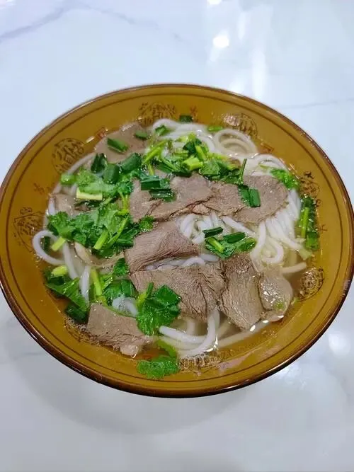 大量日本游客涌入六盘水市,打着旅游幌子不逛乌蒙大草原不吃水城羊肉粉,为什么