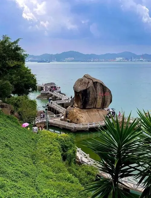 大量日本游客涌入厦门,打着旅游幌子不逛鼓浪屿不吃沙茶面,为什么?