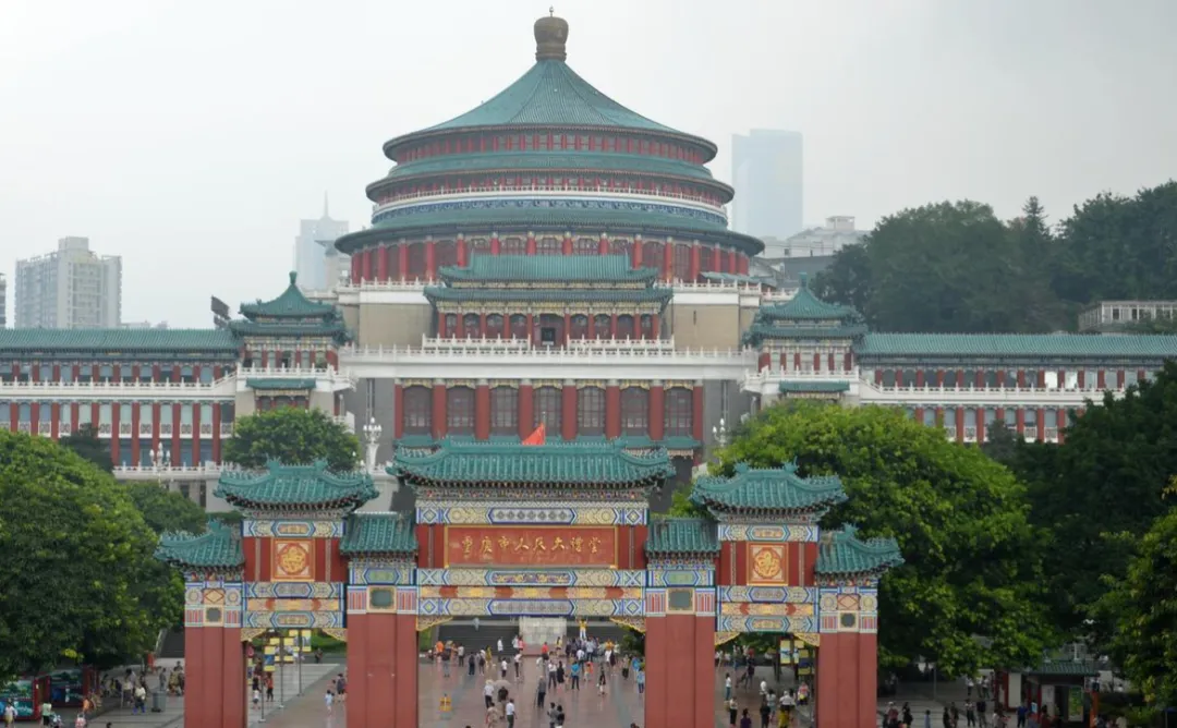 大量香港游客涌入重庆,打着旅游的名义,不坐轻轨不吃火锅,想干嘛?