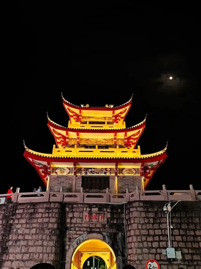 大量日本游客涌入潮州,打着旅游的幌子,不逛牌坊街,不吃腐乳饼,为什么?