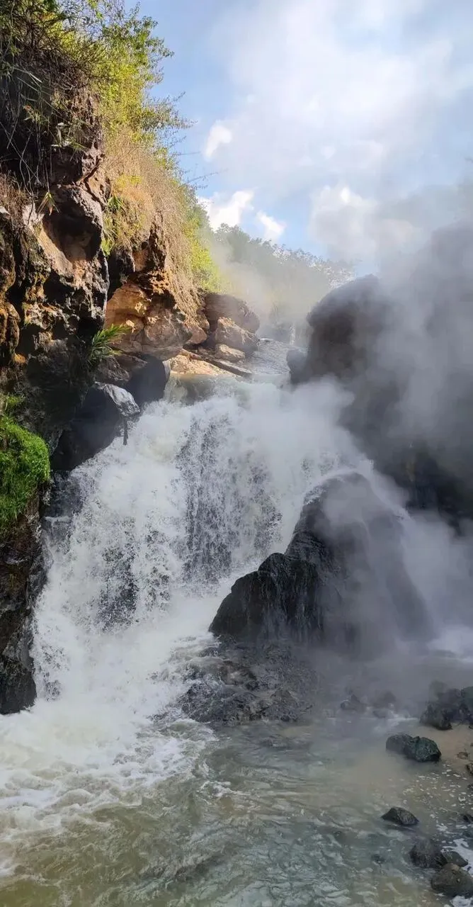 大量日本游客涌入保山,打着旅游的幌子,不逛腾冲热海,不吃大救驾,为什么?