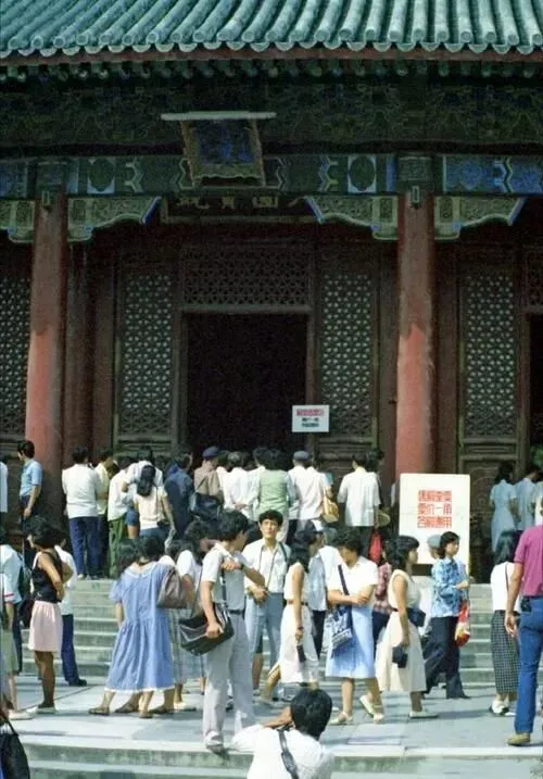 大量日本游客涌入北京,打着旅游的幌子,不逛故宫,不吃烤鸭,为什么?