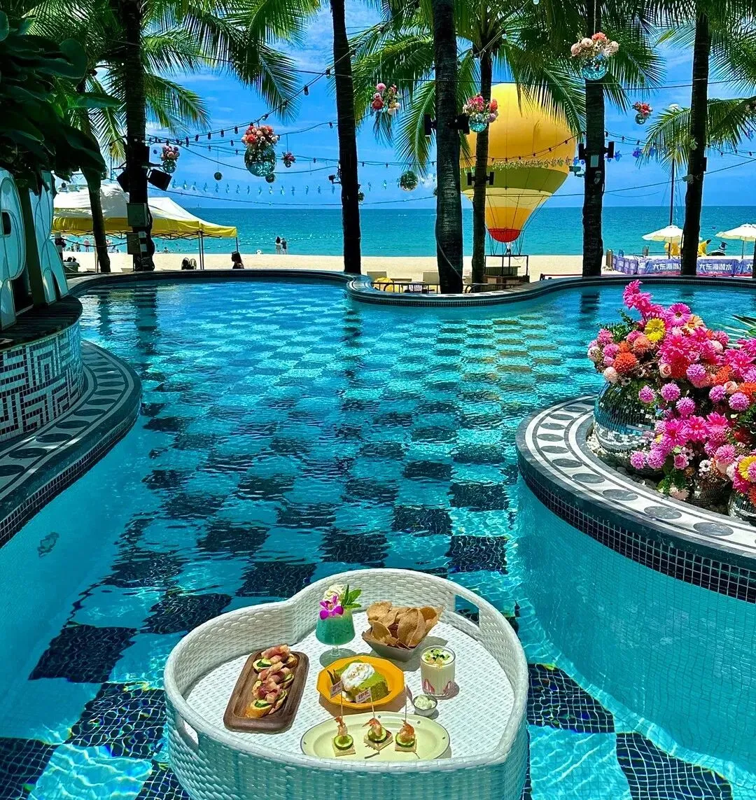 大量日本游客涌入三亚,打着旅游幌子不逛亚龙湾不吃椰子鸡,为什么